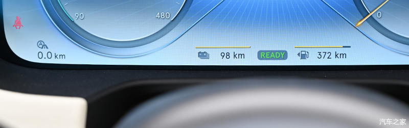  『加速能力』实在没办法太低调，“多姿势”体验全新腾势X PHEV