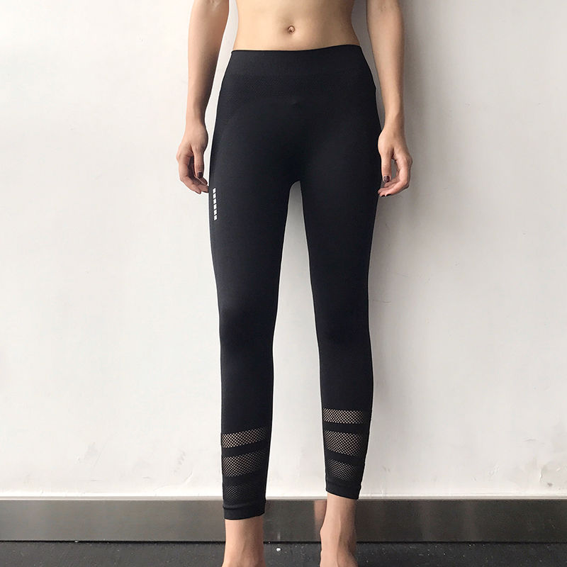 模特圈爆红的“蜜桃提臀”裤，凸显完美身材，变身阳光女神