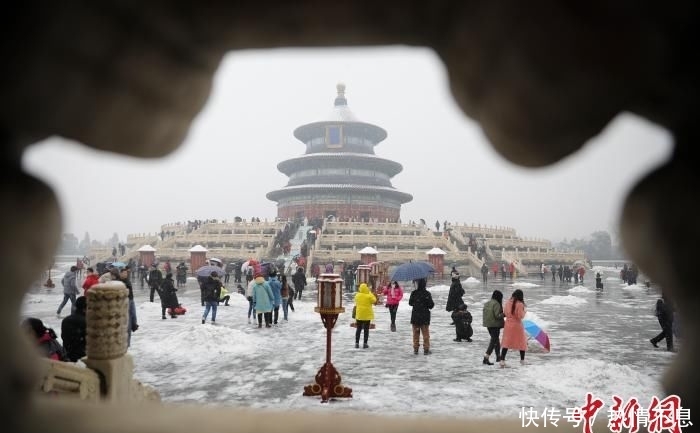  「二场雪后」北京迎来今冬第二场雪 市民纷纷拍照留念