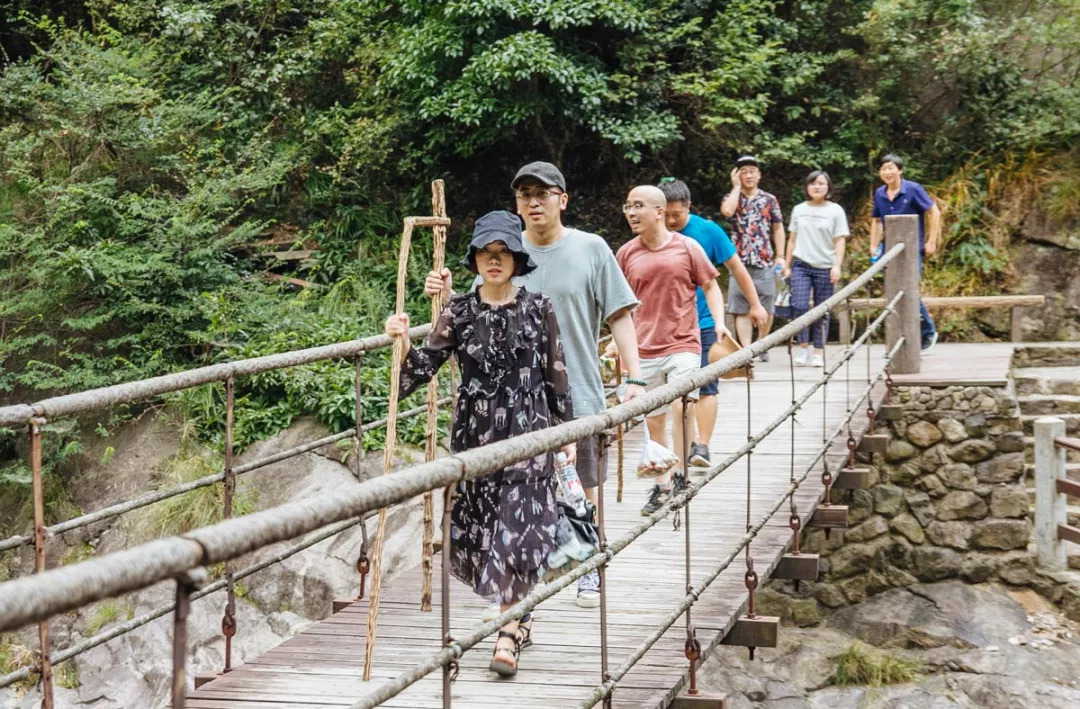 表情包亮了!都市快报文创小分队走进磐安,设计师有大发现……