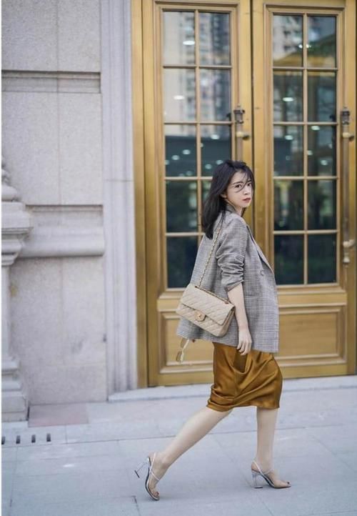  女人：优雅的40岁女人，还在想怎么穿搭吗？学学时尚博主三木的高级穿搭