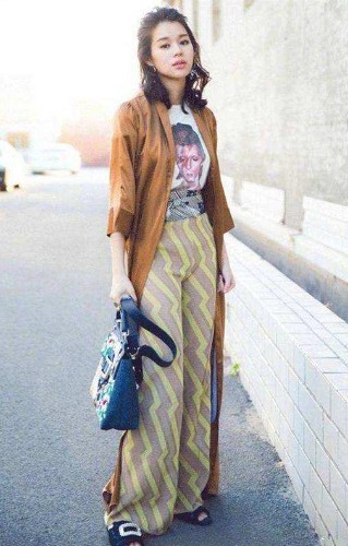 胡杏儿新发型有点丑，穿青花瓷连衣裙满是大妈气，网友：满屏尴尬