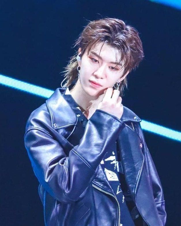 男星挑战“鲻鱼头”发型：蔡徐坤呆萌，王一博精致，范丞丞像精灵