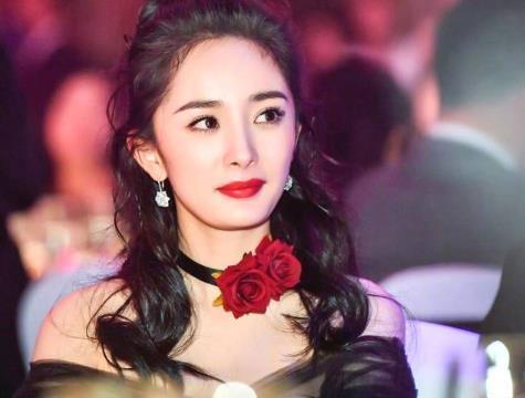 杨幂揭内幕，张嘉译7字回应，baby次“得罪”两位一线男星要凉？