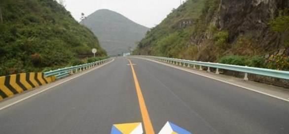  「震荡」跑高速这4种标线不认识，就算驾龄再高，驾照12分都不够