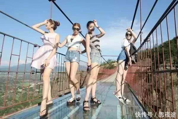 曾经的爆红的玻璃桥，现在却成了“偷窥桥”，保安：我也很无奈！