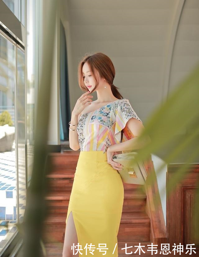 #看起来#挺拔有型的紧身裙美女,彰显女性好身姿!