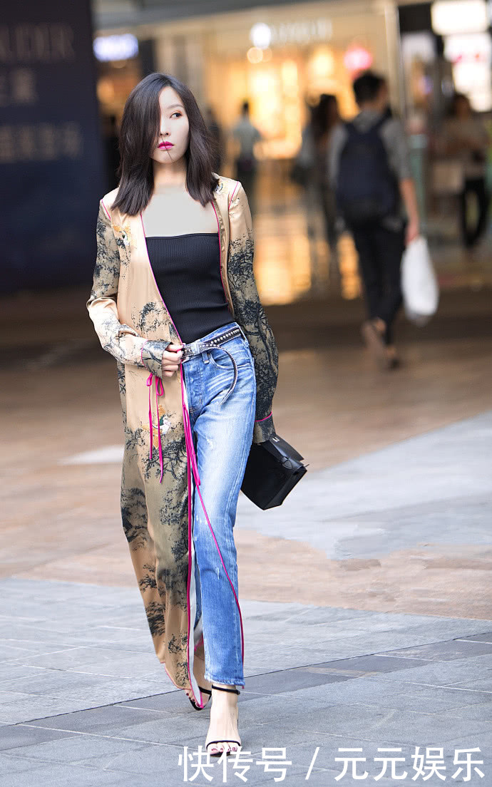 重庆街拍，让人怦然心动的魅力穿搭，你喜欢吗？