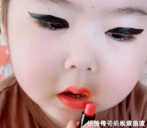 『女生』青春期女生想“越长越漂亮”请避开“3陋习”,严重拉低颜值