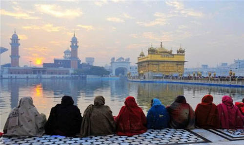 印度的黄金食堂：供游客免费吃喝，每年被游客“刮”走上百斤黄金