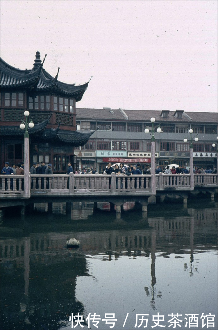 一组老照片带你看看80年代的“北上广”，街道上只有很少车辆