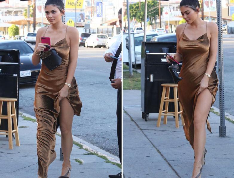 凯莉·詹娜穿露肩礼服过生日，蝴蝶背抢镜，怪不得她爱穿露背装