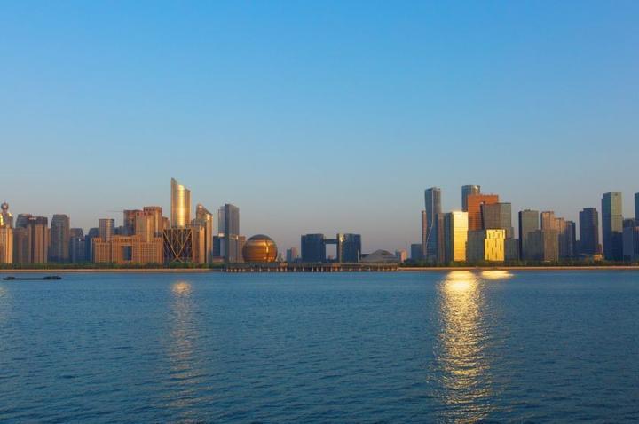 当别人又在夸杭州时 她正努力“二次攀登”