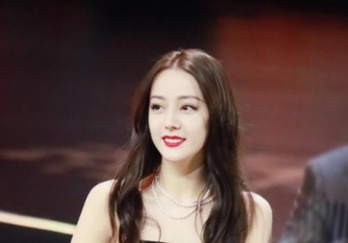 微博之夜郑爽照片