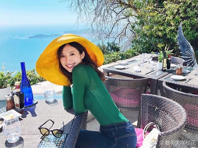 美女校花推荐温雅性感，很有魅力的女神！