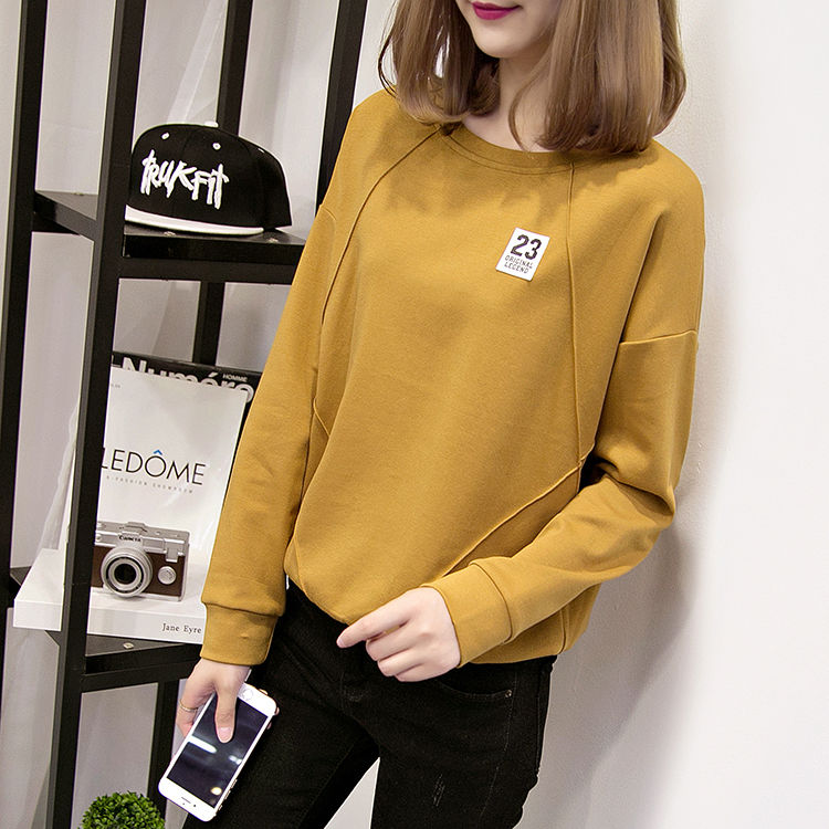 是跟真丝裙说拜拜时候了，今秋流行卫衣+短裤，走上街回头率爆表