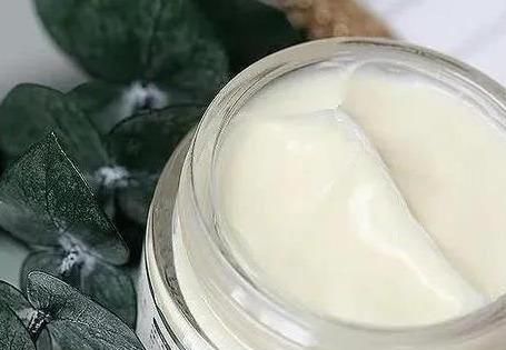  女人■先拍水还是先擦乳?很多女人都搞错了,难怪皮肤一直这么差