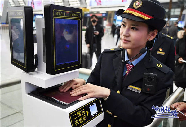  「购票时使用」不取票,刷身份证秒进站…电子客票到底怎么坐火车