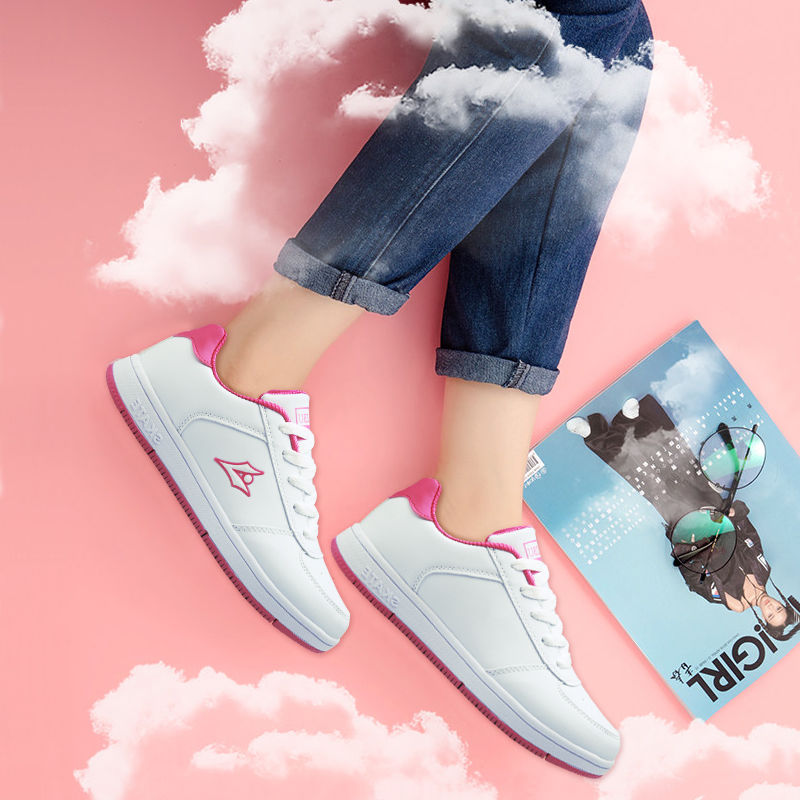 怪不得老婆不穿高跟鞋，刚上新的“小白鞋”，简约舒适忒洋气