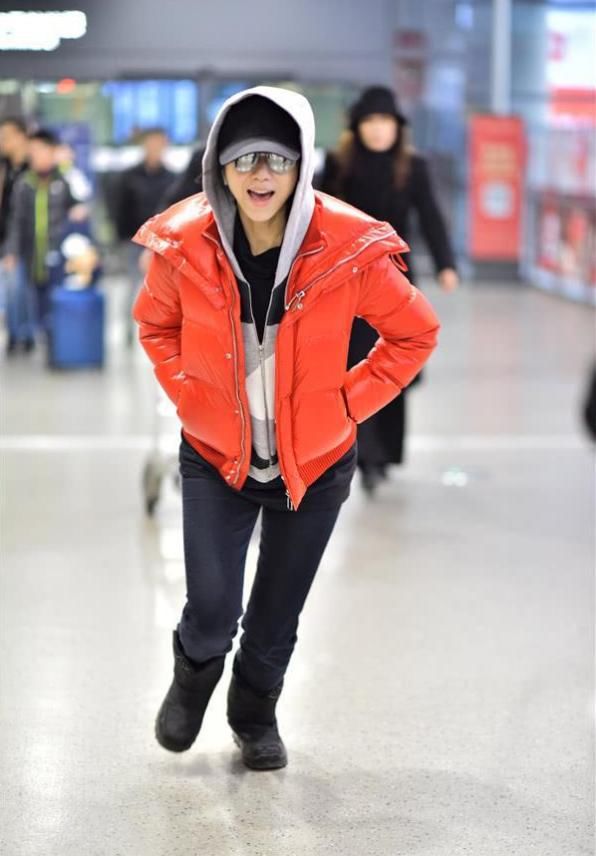 汤唯这是咋啦?又土又黑像大妈!网友:这是在放飞真实的自我?