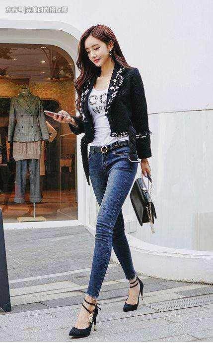 90后妹子穿搭紧身裤，特有女人味，特显女神魅力