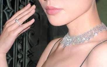 项链买黄金的好，还是白金的好？还有人不知道，这么多年白戴了！