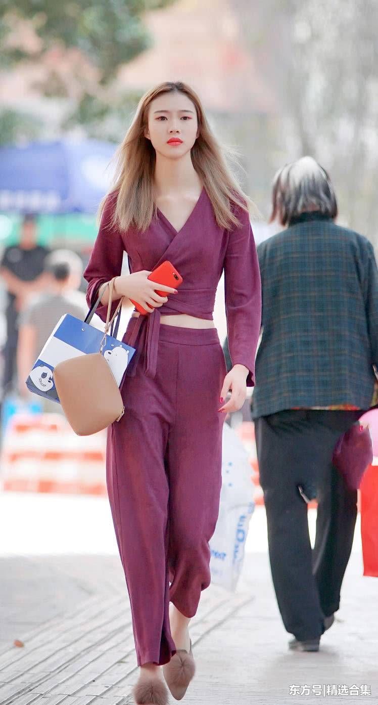 街拍:一米九一的大美女，高挑的背影十分的性感，尽显女神的气质