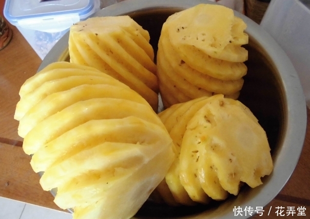  「看准」买菠萝，不论大小，只要看准这3个地方，就能买到新鲜多汁的菠萝