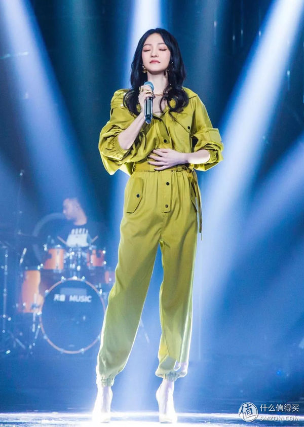 只穿一件衣服也能时髦!懒女孩的夏天这么过!