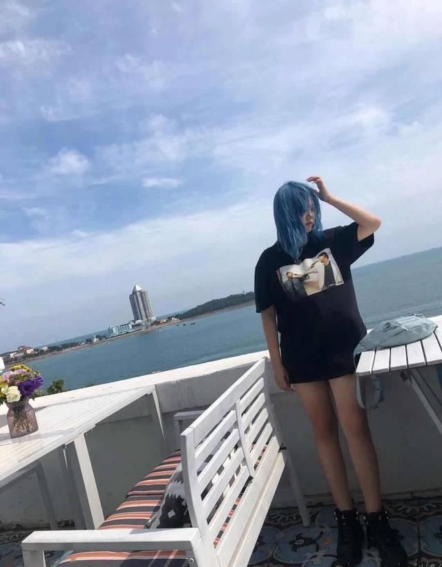 『露脐装』SNKR Girls丨纹身、短裙、露脐装,这么狠的球鞋女生你们肯定顶不住!4.6-4.12