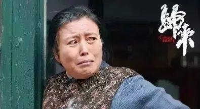 『寄养』悲惨的胡琳娜从小被寄养长大,与母亲丁嘉丽15年只见过两面