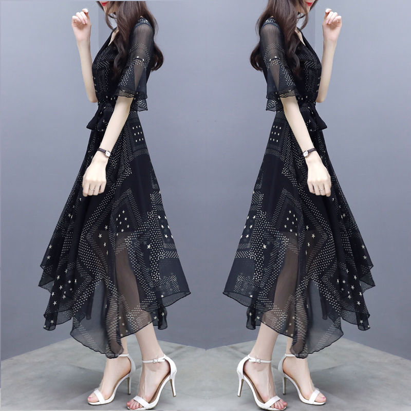 女人不怕长不好看,穿上超显气质的裙子,让人眼前一亮,抢尽风头