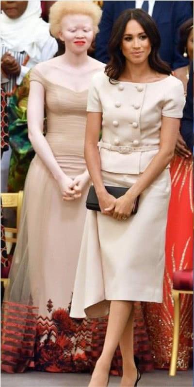 梅根参加王室活动，这一次终于穿对衣服了，可惜发型却成了最大败