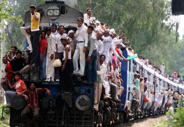 中国美女第一次去印度旅游，看到印度开挂的4个惊人瞬间