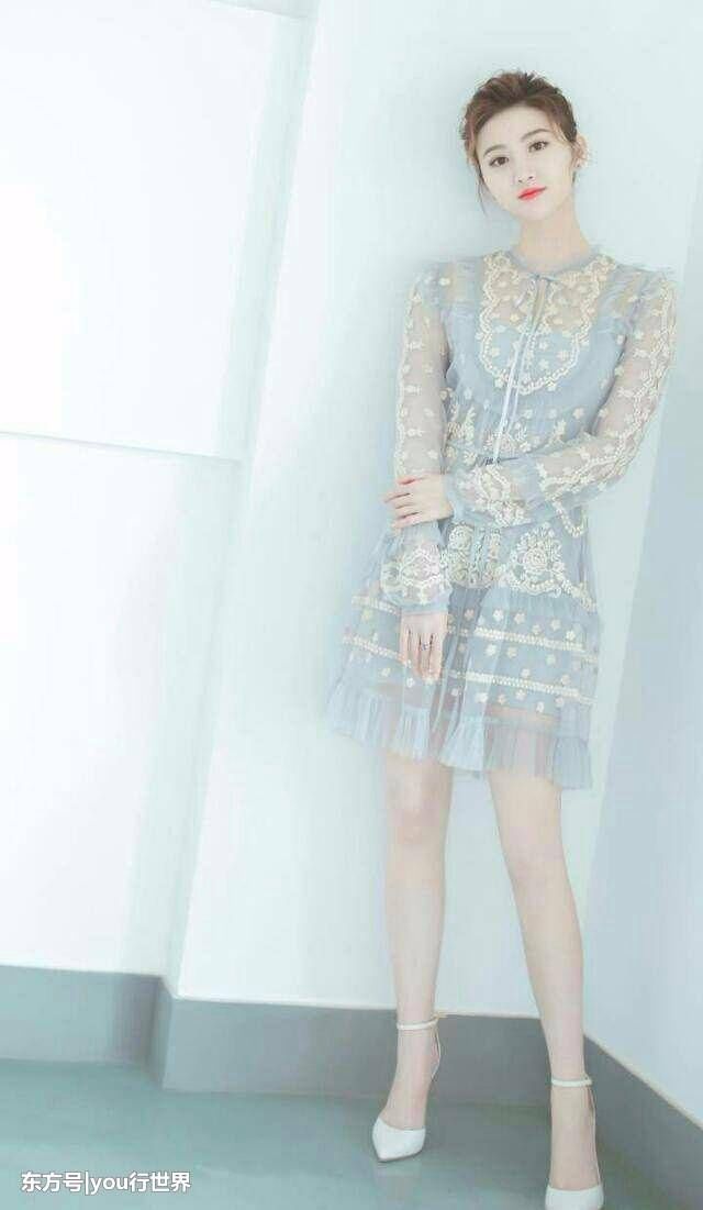 景甜撞衫同龄倪妮，居然输的一败涂地!网友:还不是你不够自信!