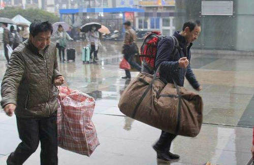 农民们打工十几年，最后却要借钱生活，为啥？这次专家说出了实话