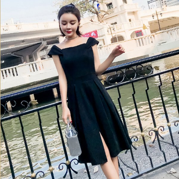 透视装真不算什么了，现在的女神出门穿的太有范，我看了脸通红