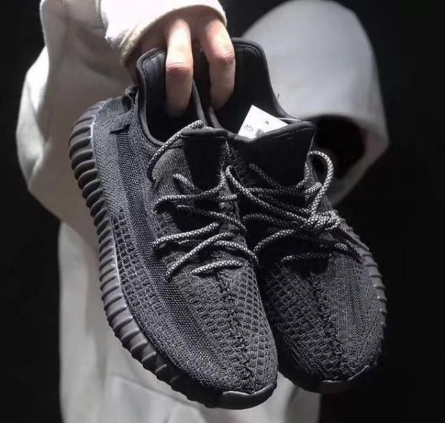  奥利■YEEZY 350 Asriel 漏出，“奥利奥”配色能否成为黑色家族中的另一黑马？