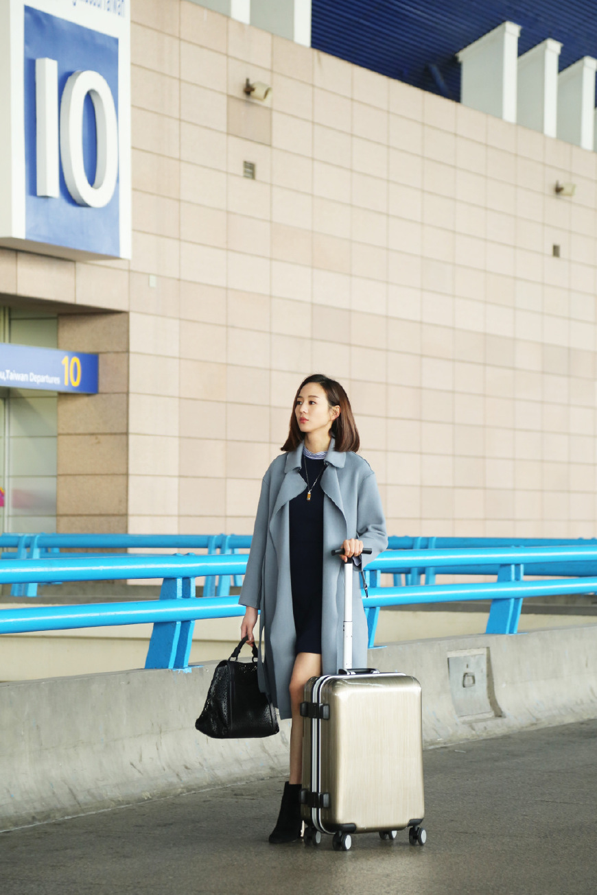 张钧甯胆真大！胸前只用一块布遮着，网友：你确定不会走光吗？