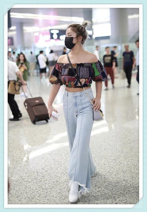 不露腿的王菊美翻天，穿露脐装秀小蛮腰，网友：头次发现你这么瘦