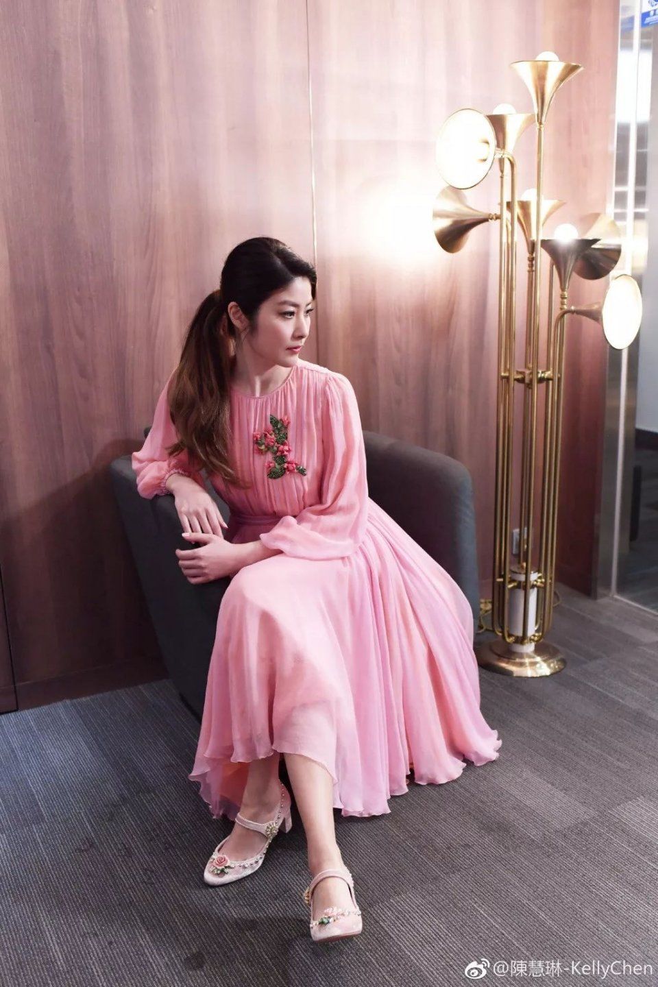 脸再大也拒绝整容 回怼代孕传闻 她是香港最后一个天后也是现实版