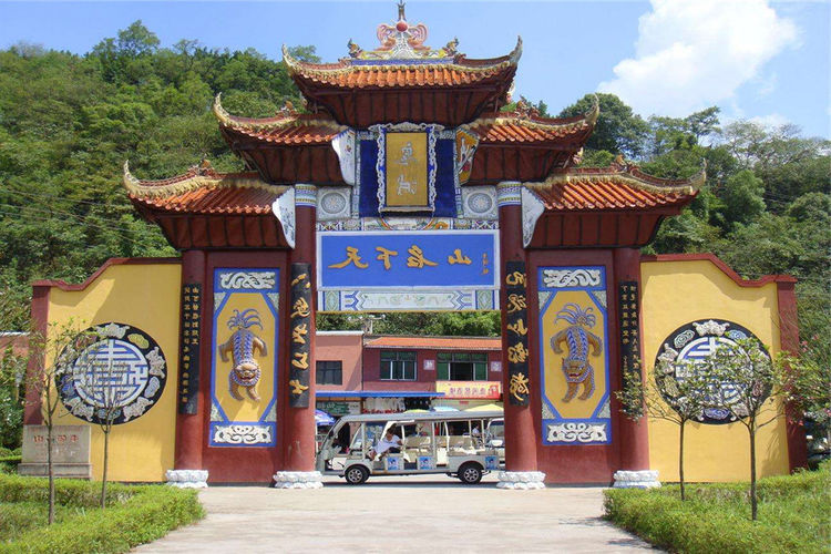 重庆出现一座“鬼城”，白天人山人海，夜里却空无一人十分阴森！