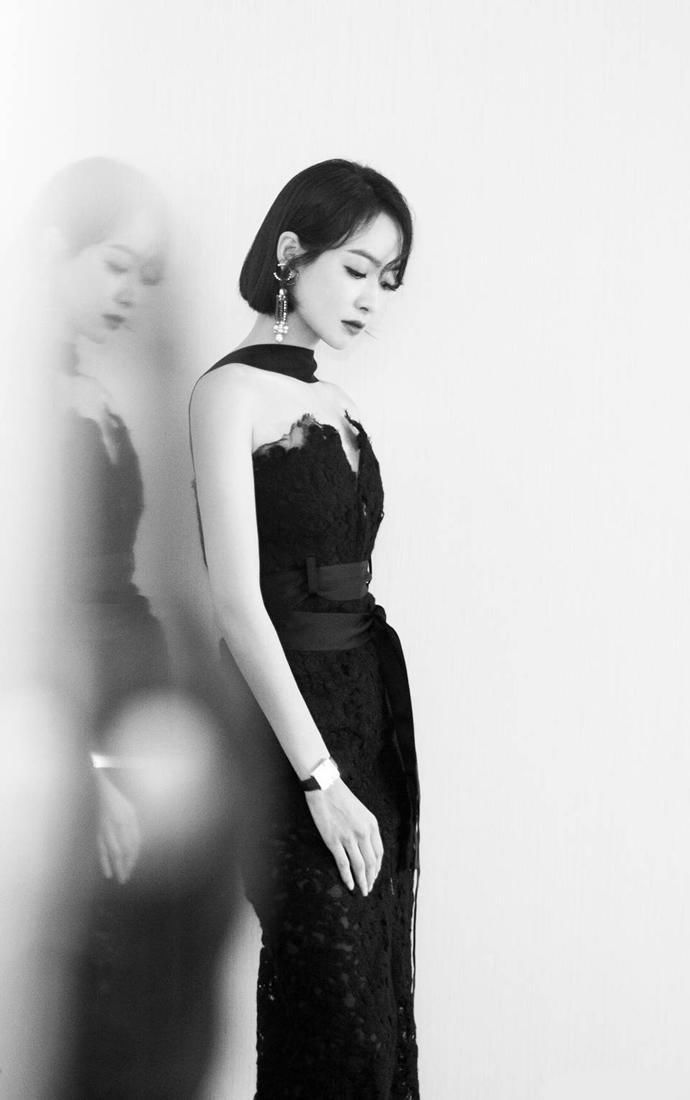 宋茜亮相风尚大典 身着黑色蕾丝连衣裙 网友：优雅性感的女人