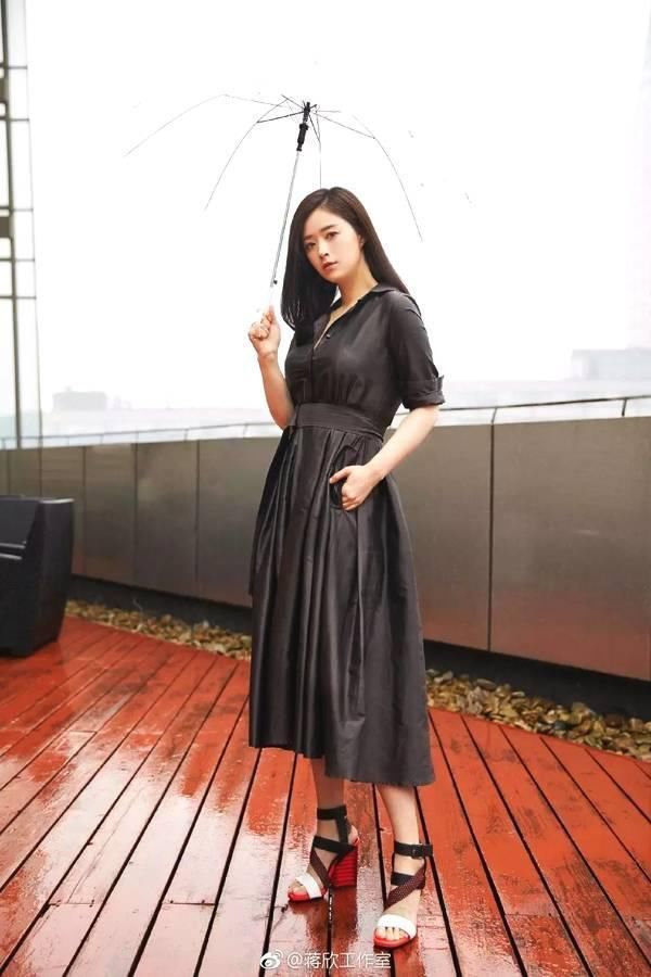 蒋欣亲身试验，微胖大胸妹纸怎么穿才是对的?!