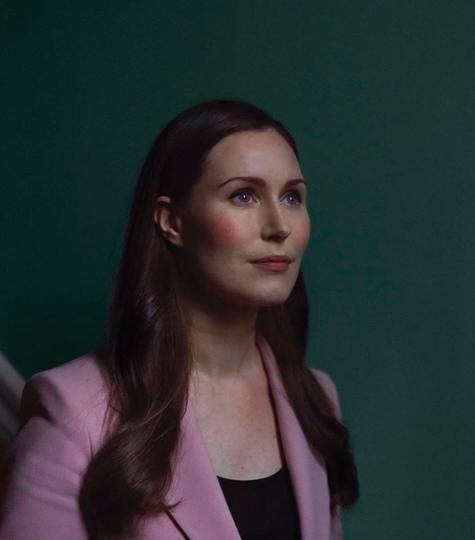 牛仔裤■如邻家女孩般，对比下伊万卡油腻了，芬兰女总理牛仔裤亮相达沃斯