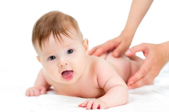 宝宝吃奶,边吃边哭,安抚宝宝哭闹有四妙招!