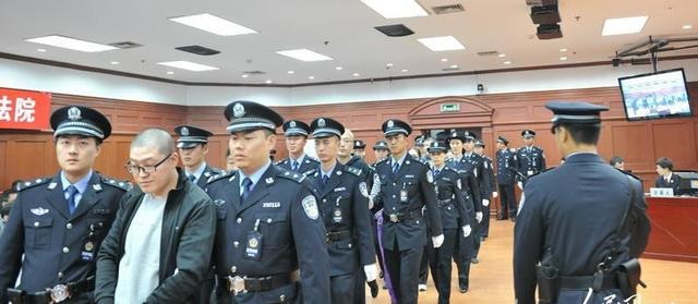  「人民警察」法警是公务员吗，法警中的非公务员怎么解决身份问题