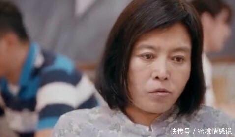 『自扇』安家房似锦搬家,无意翻出房妈多年前的秘密,她崩溃自扇巴掌