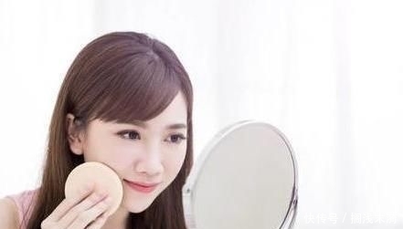 『眼霜』爱美的女人,睡觉前都偷偷做好4件事,到了40岁仍然看着很年轻