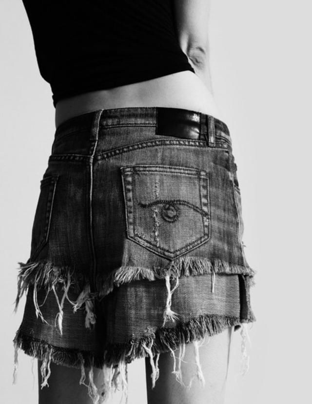 满大街都是牛仔短裤，最显腿长的那条终于被我找到了！